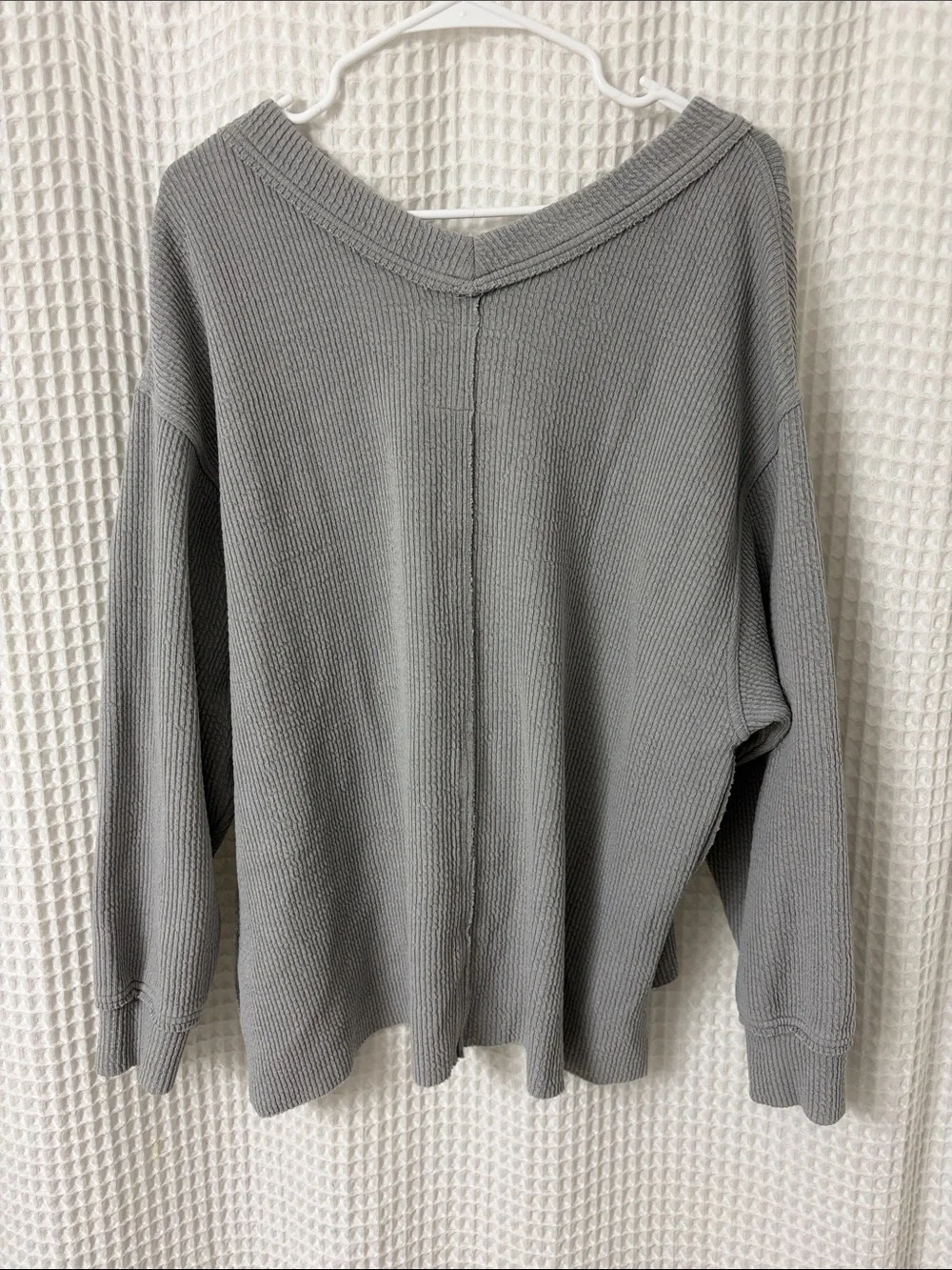 Aerie Wonder Textured Ribbed V-Neck Sweatshirt in Silver Shadow Small - Picture 6 of 6